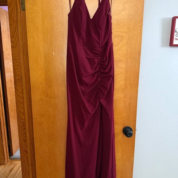 Burgundy Formal Gown – Size 6 - Picture 1 of 3